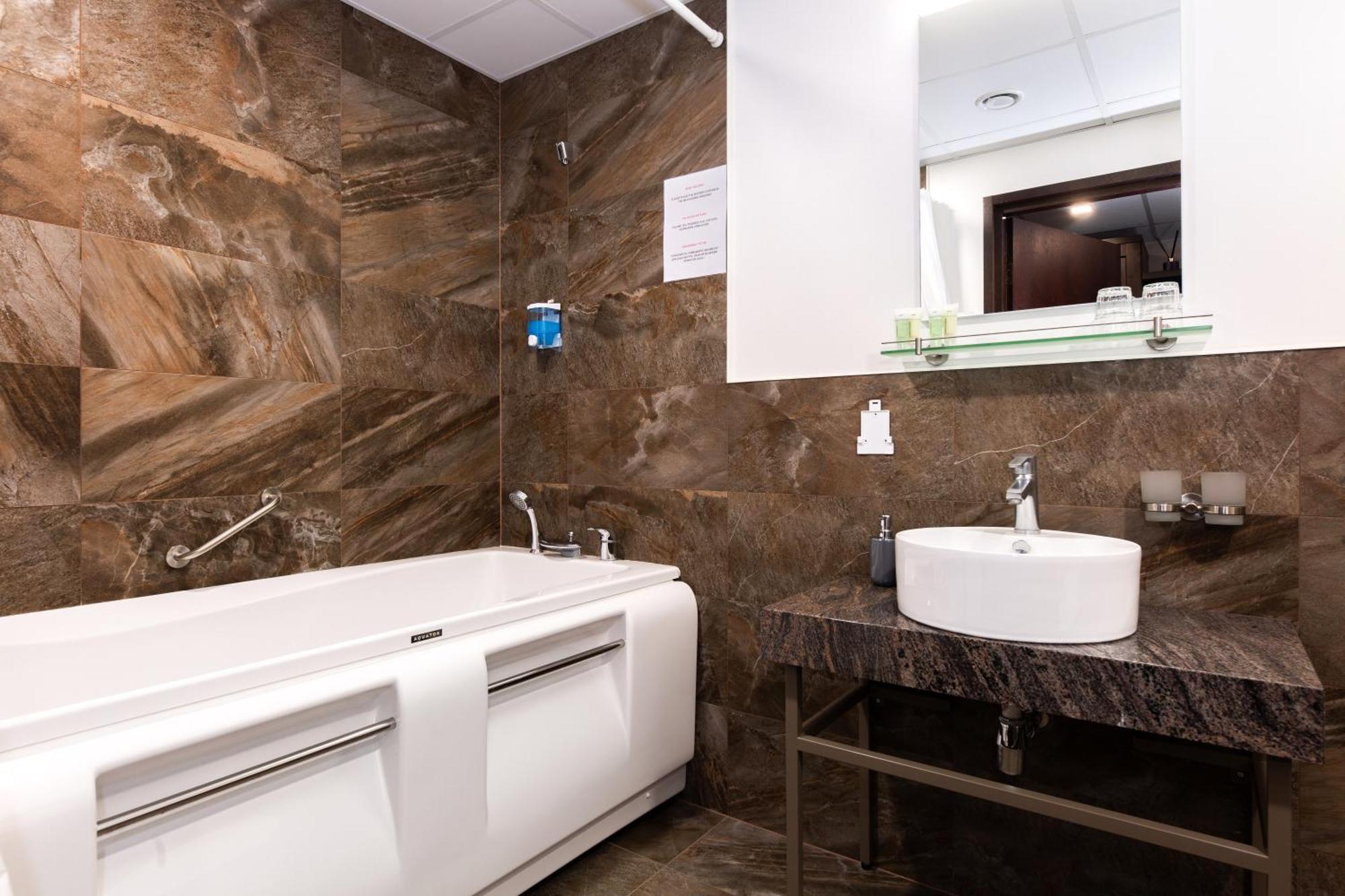Adoryal Hotell Tallinn Exterior foto