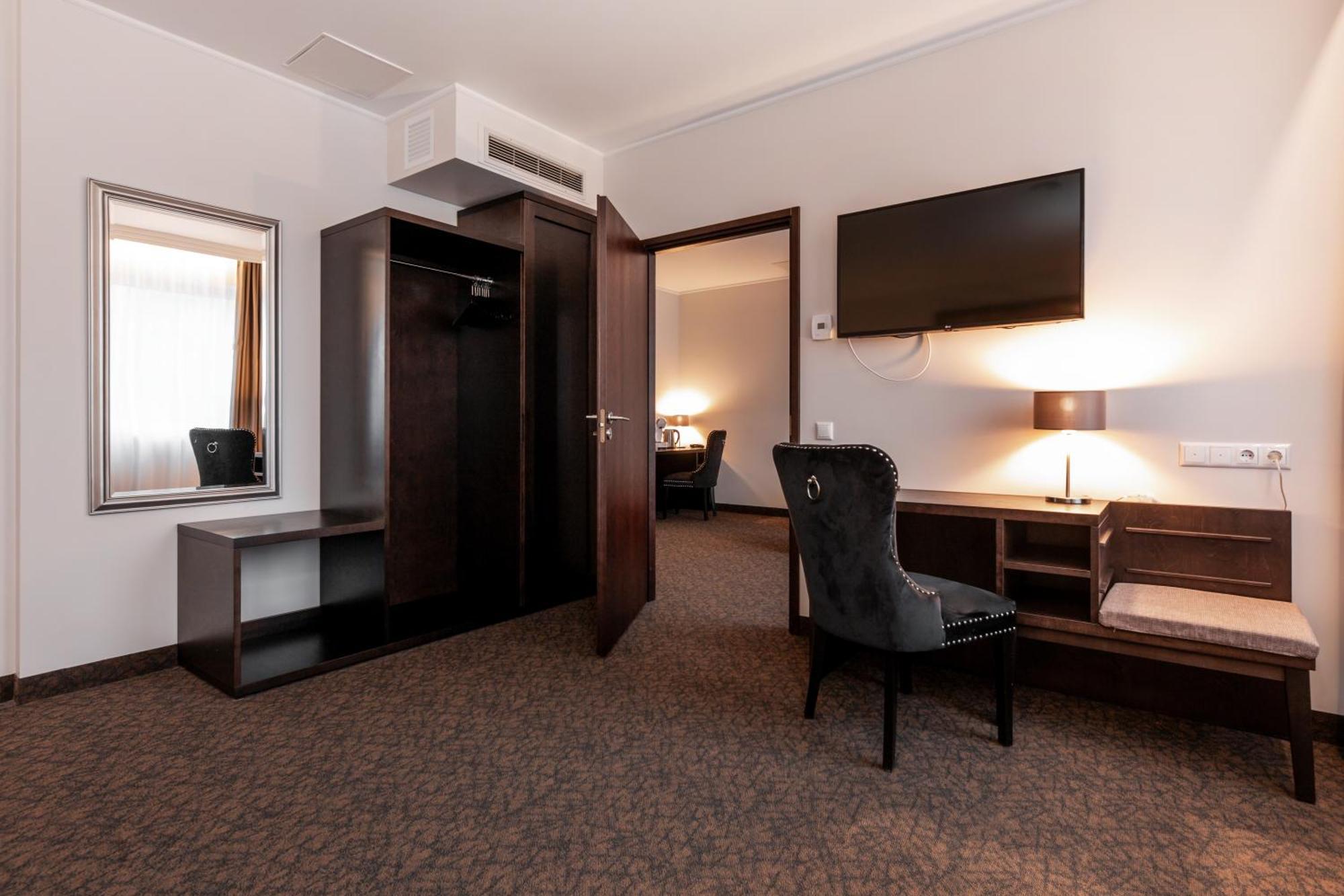 Adoryal Hotell Tallinn Exterior foto